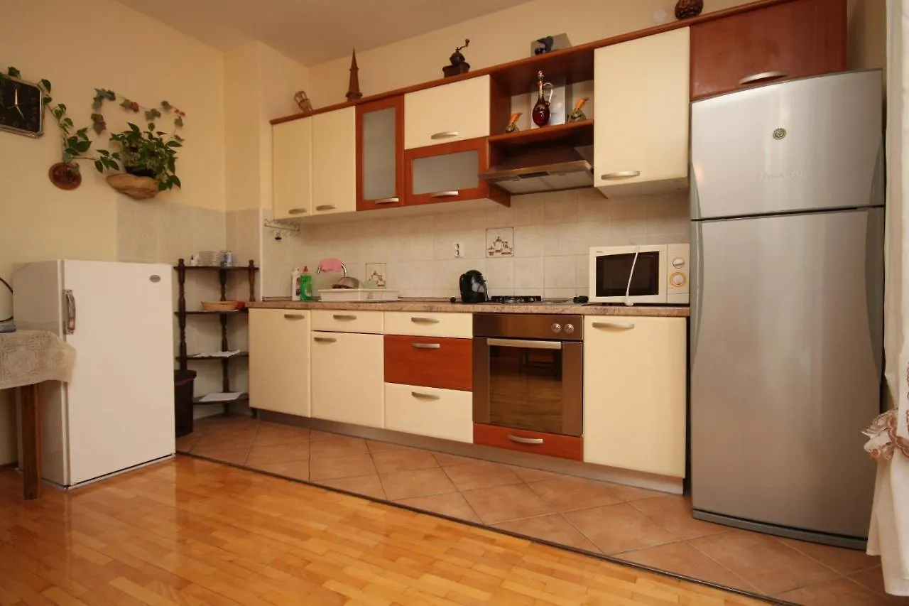Apartments And Rooms With Parking Space Starigrad, Paklenica - 6594 3*, スタリグラード